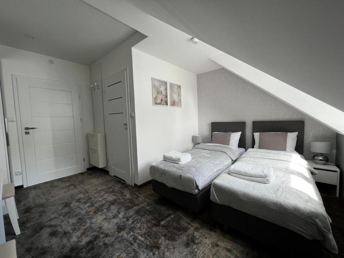Livin Leba Hotel Екстериор снимка
