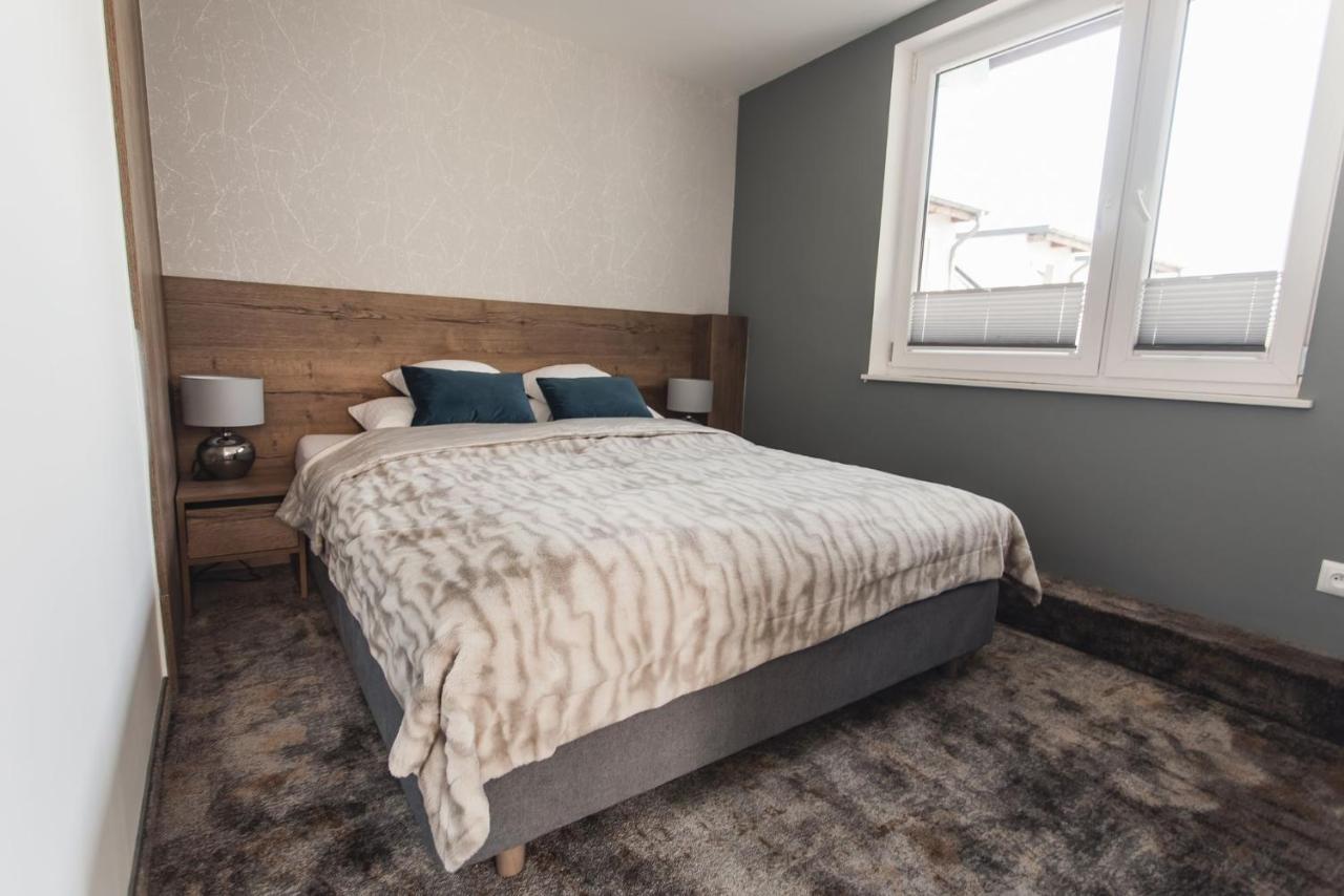 Livin Leba Hotel Екстериор снимка