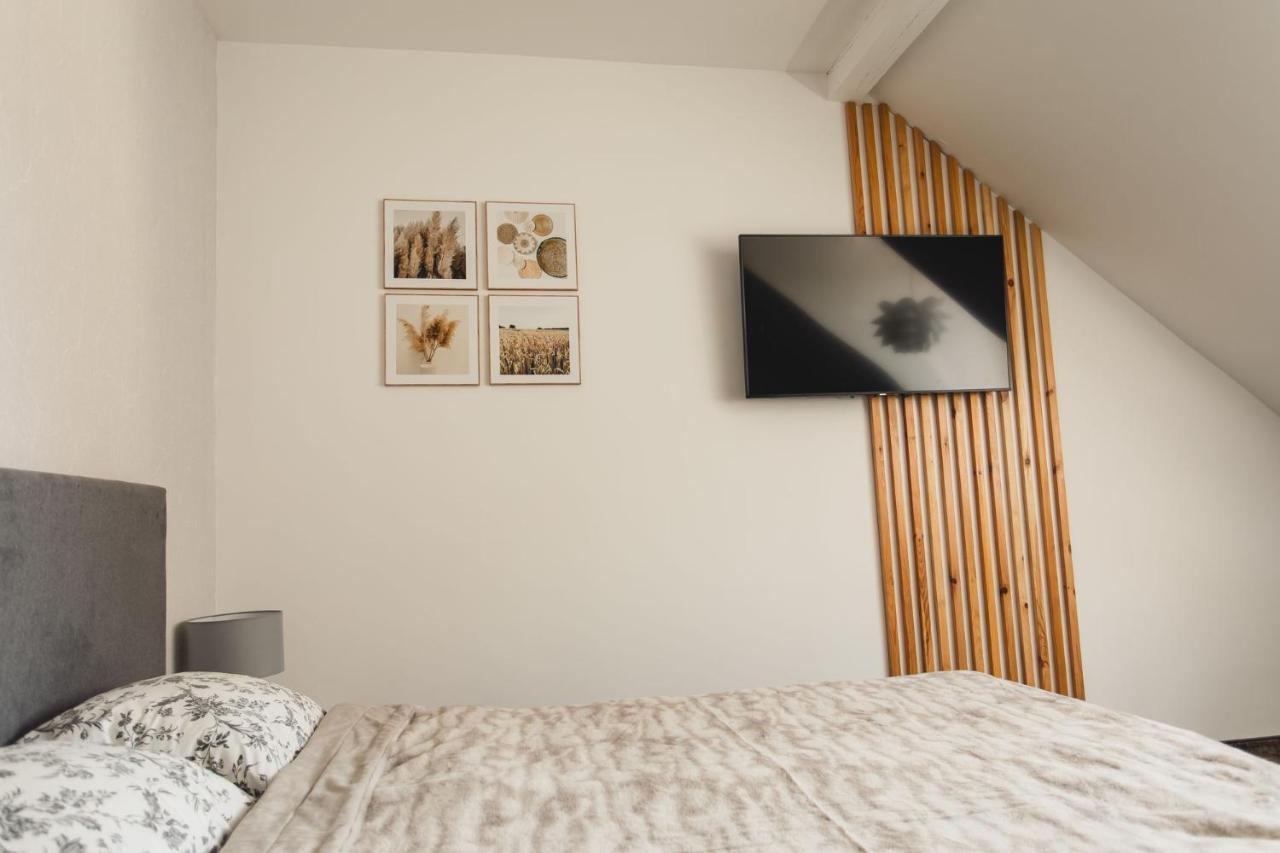 Livin Leba Hotel Екстериор снимка