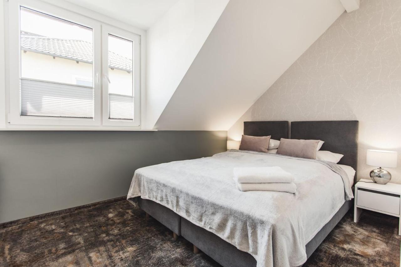 Livin Leba Hotel Екстериор снимка