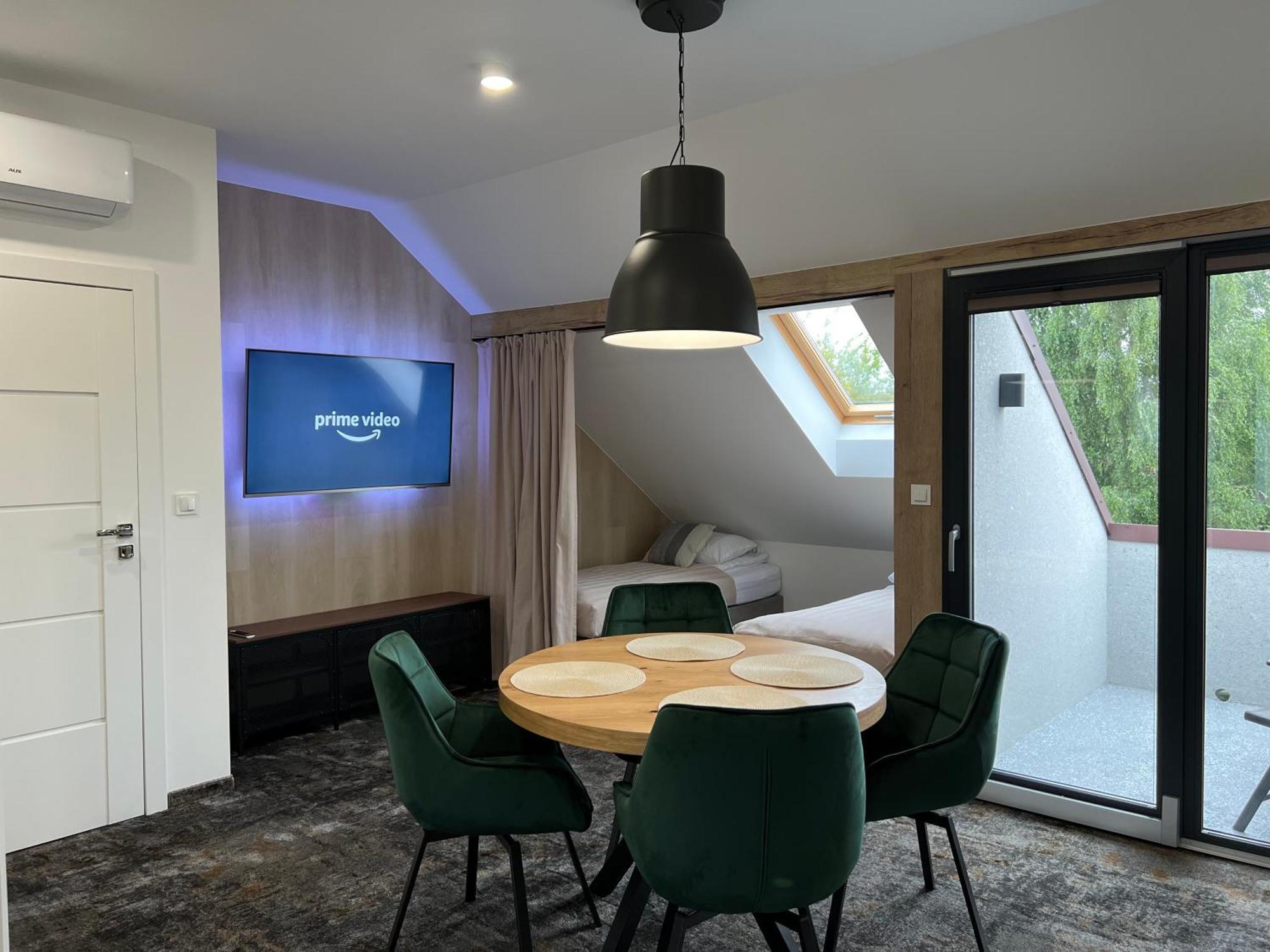 Livin Leba Hotel Екстериор снимка